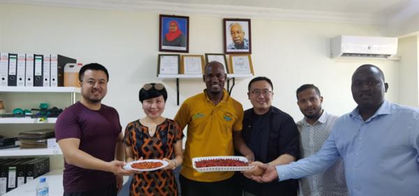 小小牛油果,浓浓中非情 小小牛油果,浓浓中非情