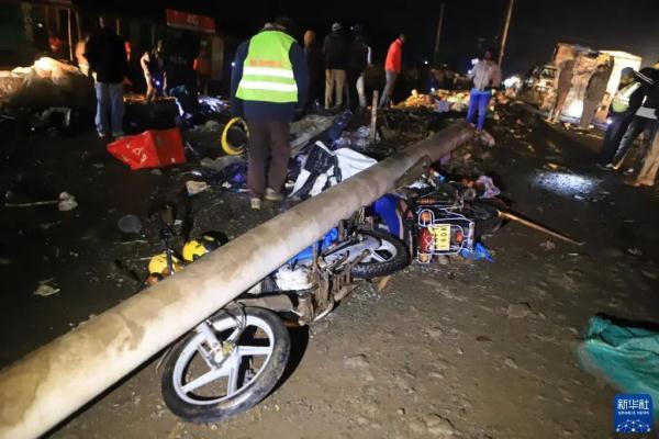 这国发生惨烈事故！卡车失控冲向人群致52死32伤