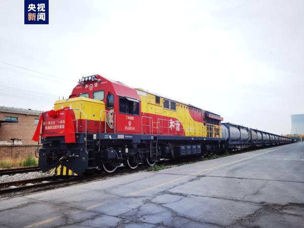 银川—青岛港“一单制”铁海联运首趟班列发车