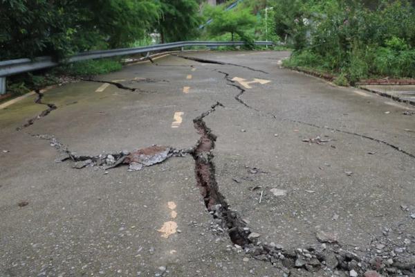 重庆今夜雷雨来袭 明起雨水将逐渐减弱 重庆今夜雷雨来袭 明起雨水将逐渐减弱