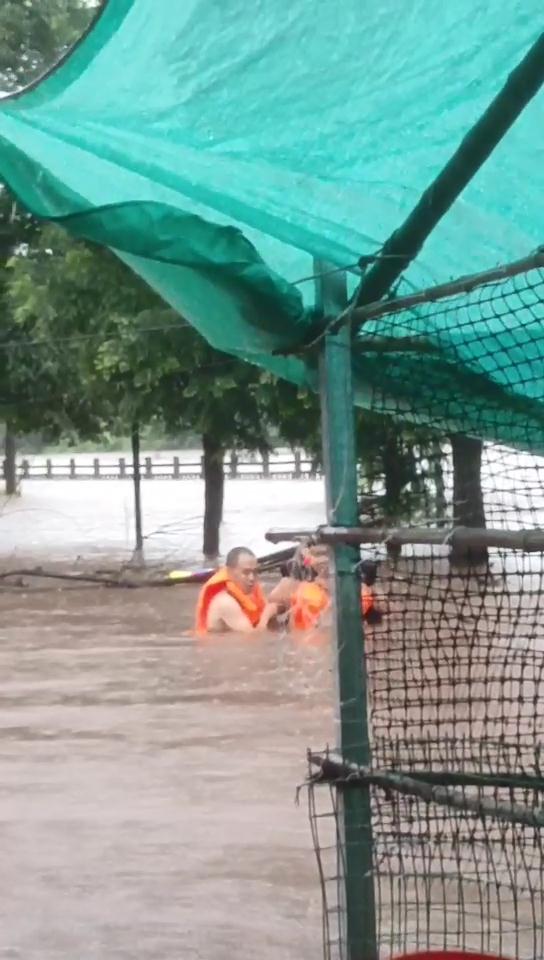暴雨预警继续！四川已转移避险31901人，多地最新情况→