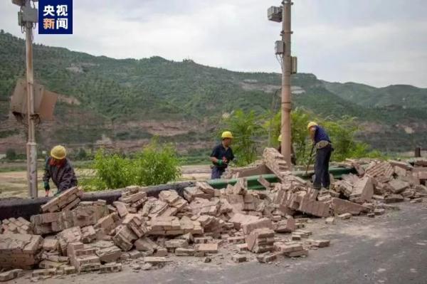 壶口瀑布被指“砌墙挡景”，当地回应