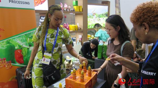 小小牛油果,浓浓中非情 小小牛油果,浓浓中非情