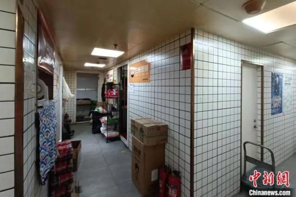 外卖店铺照片也可以造假！看似大门店 实则小作坊— —
