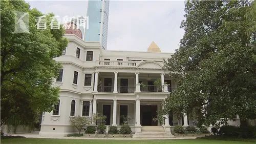 网传Prada总部上海荣宅起火? 上海消防：系路边电表箱起火