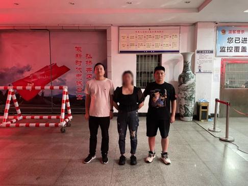 凌晨1时!就在南昌一酒吧!当场被抓 凌晨1时!就在南昌一酒吧!当场被抓