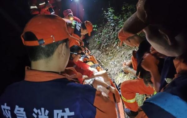 男子被困沣峪口九龙潭景区，西安消防5小时紧急营救