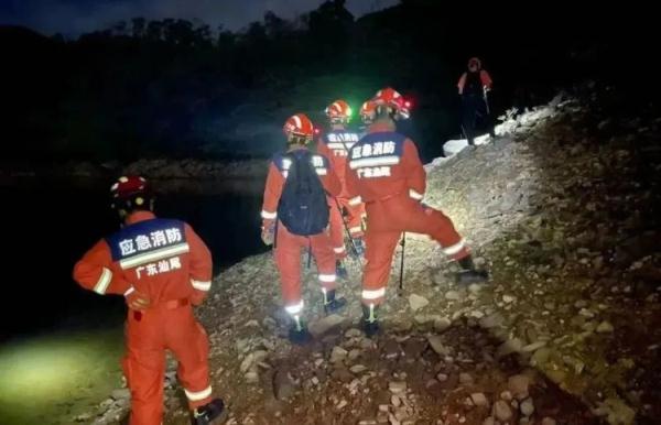 男子被困沣峪口九龙潭景区，西安消防5小时紧急营救