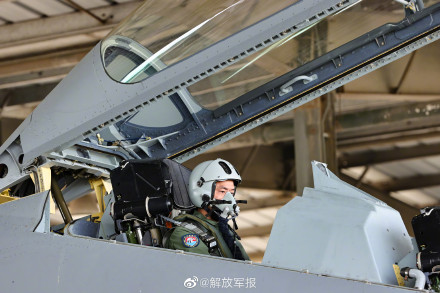 空军航空兵开展跨昼夜飞行训练