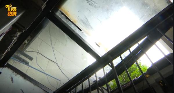 隔壁装修,自家排屋墙歪得门都关不上!业主:比萨斜塔都没这么斜 隔壁装修,自家排屋墙歪得门都关不上!业主:比萨斜塔都没这么斜