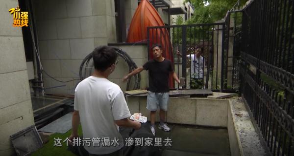 隔壁装修,自家排屋墙歪得门都关不上!业主:比萨斜塔都没这么斜 隔壁装修,自家排屋墙歪得门都关不上!业主:比萨斜塔都没这么斜