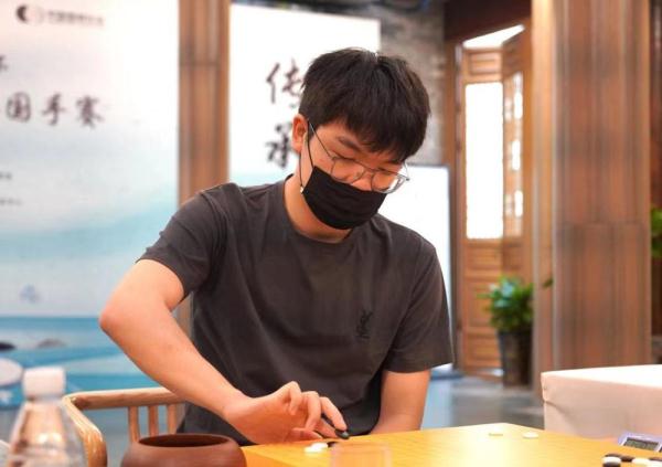 中国围棋国手赛：柯洁逆转党毅飞夺得挑战者资格