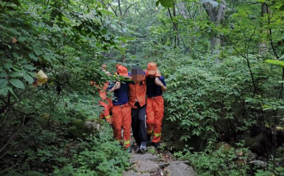 男子被困沣峪口九龙潭景区，西安消防5小时紧急营救