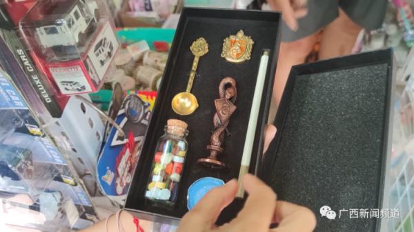 你们家孩子也玩火漆印章吗?记者实测玩具安全性 你们家孩子也玩火漆印章吗?记者实测玩具安全性