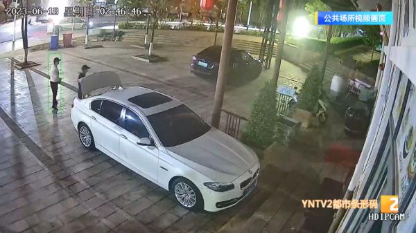 细思极恐！车没被撬，东西装后备箱却被盗！监控显示……