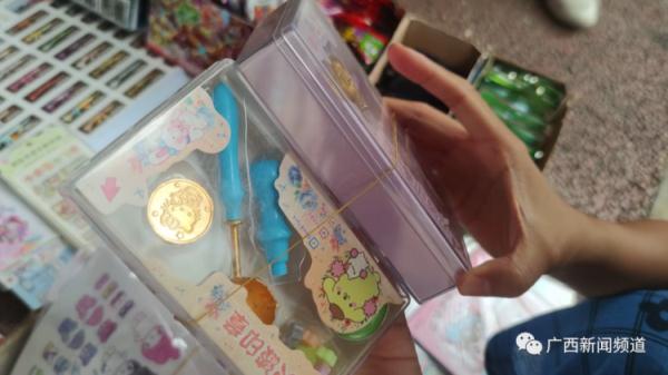 你们家孩子也玩火漆印章吗?记者实测玩具安全性 你们家孩子也玩火漆印章吗?记者实测玩具安全性