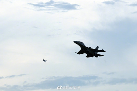 空军航空兵开展跨昼夜飞行训练