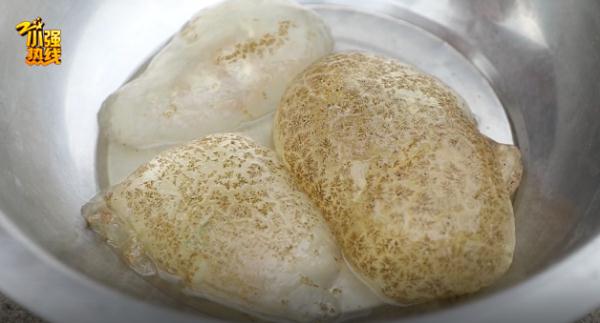 浙江一水塘发现“不明生物”，农场主惊了：头回见！