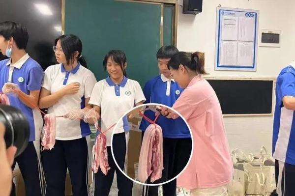 学生毕业给老师送上五花肉！