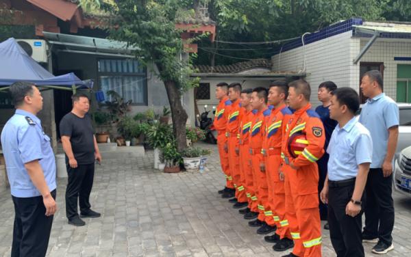 天津驴友赴华山“探险”，受伤被困8小时！消防成功搜救……