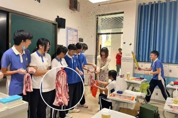 学生毕业给老师送上五花肉！