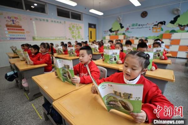 全国共有各级各类学校51.85万所 专任教师1880.36万人