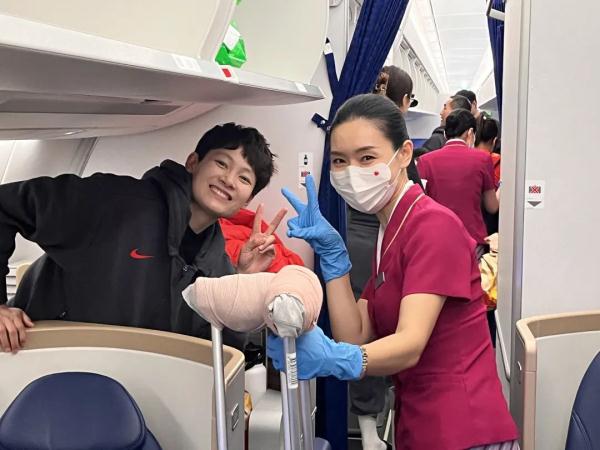 中国女篮回家，这段机上广播太感人了……