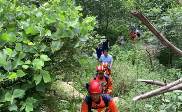 天津驴友赴华山“探险”，受伤被困8小时！消防成功搜救……