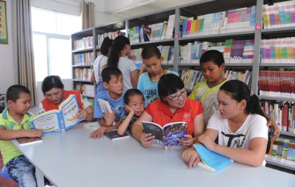 爱有回声！希望工程受助女孩长大后成了“撑伞人”