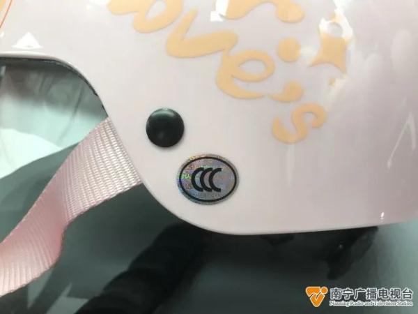 别戴错了！电动车头盔“新国标”施行