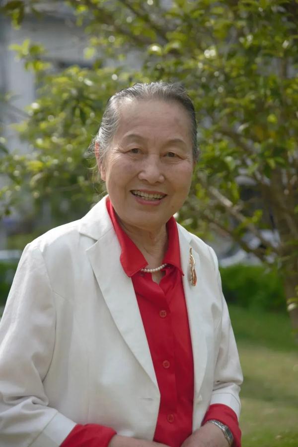 94岁护士章金媛获“国际成就奖”，中国人第一次获该奖！