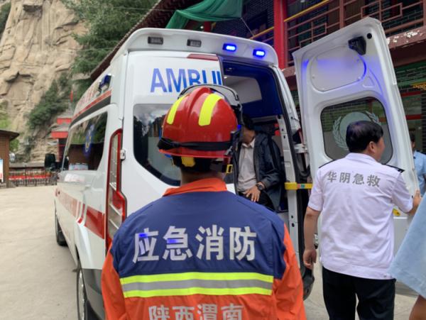 天津驴友赴华山“探险”，受伤被困8小时！消防成功搜救……