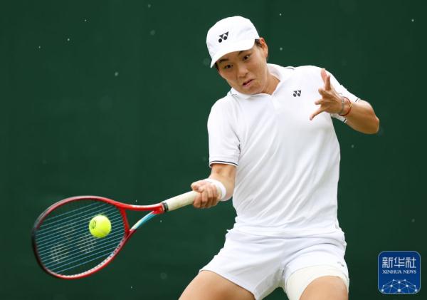 温网｜白卓璇首轮对阵博纳旺蒂尔 比赛因雨中断