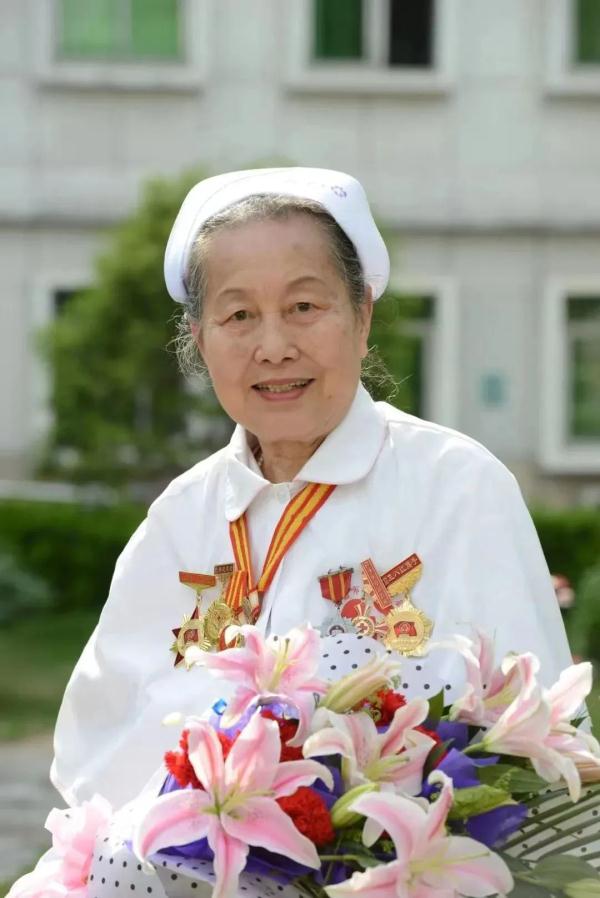 94岁护士章金媛获“国际成就奖”，中国人第一次获该奖！