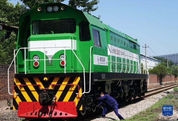 河北秦皇岛港新能源1号机车上线运行 河北秦皇岛港新能源1号机车上线运行