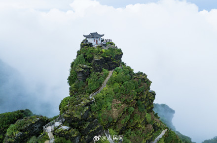 雨后梵净山云雾缭绕如天空之城