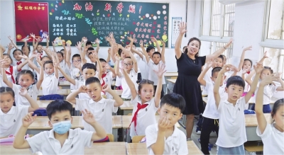 她要让每名学生都闪耀独特的光芒