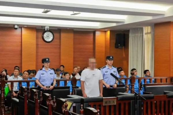 男子将瓶装液化石油气藏在面包车里非法经营被公诉 男子将瓶装液化石油气藏在面包车里非法经营被公诉