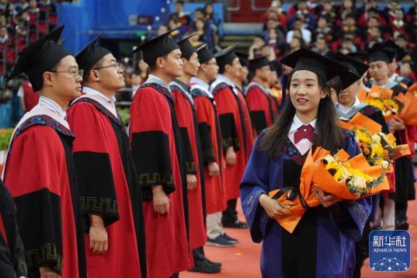 毕业礼，北大送毕业生一颗“博雅星”