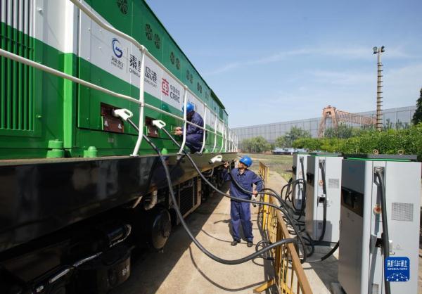 河北秦皇岛港新能源1号机车上线运行 河北秦皇岛港新能源1号机车上线运行