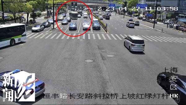 短短17天，上海这辆网约车8次撞上公交车…
