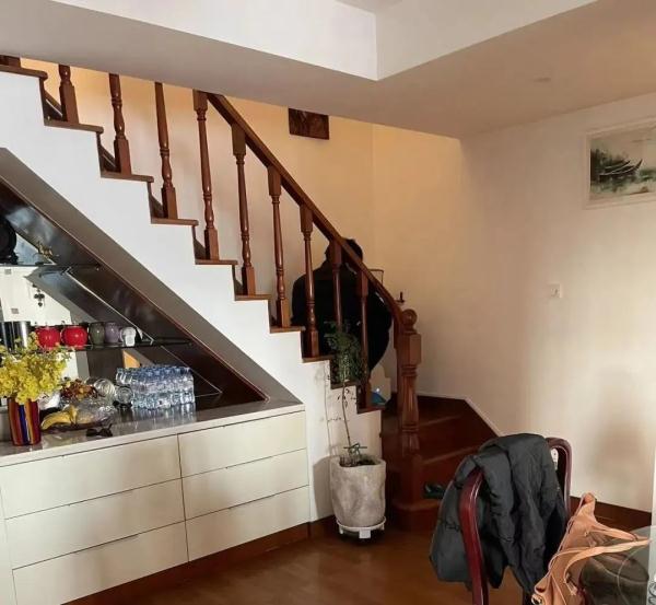 不仅倾斜晃动还“异响震天” ,老夫妻直言花钱买罪受!高价商品售后如何维权? 不仅倾斜晃动还“异响震天” ,老夫妻直言花钱买罪受!高价商品售后如何维权?