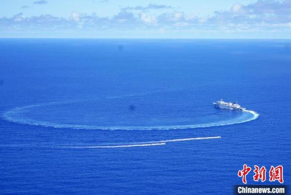 直击海军“和平方舟”号医院船海上立体医疗救护演练