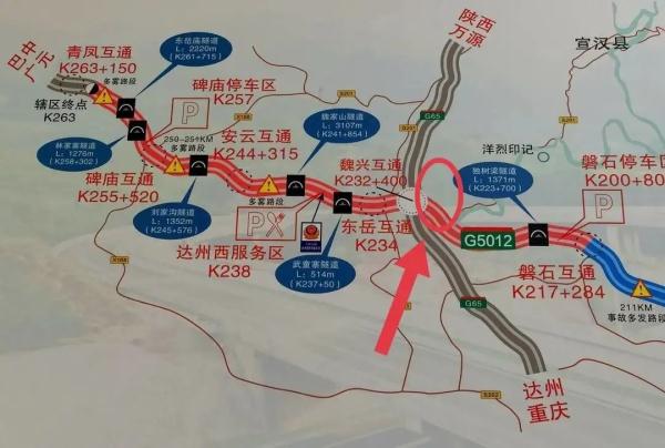 突发！高速桥梁垮塌！2车坠落起火，被烧到只剩车架……