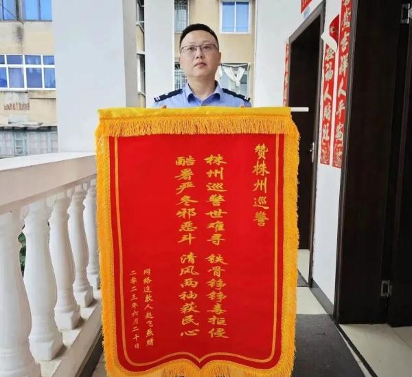 【一线警事】惊险!男子持刀抢劫,攸县警方快速将其抓获 【一线警事】惊险!男子持刀抢劫,攸县警方快速将其抓获