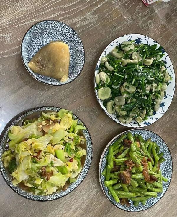 据说，浙江人最近的饭桌都长这样？有网友问：还要吃多久？