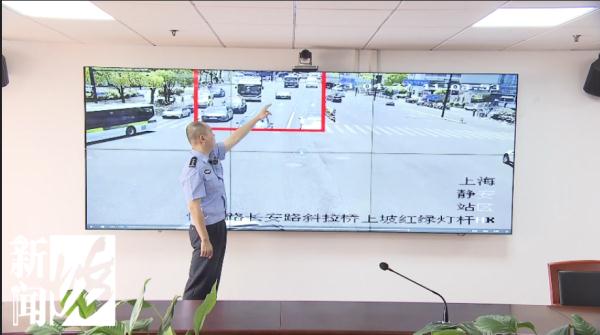 短短17天，上海这辆网约车8次撞上公交车…