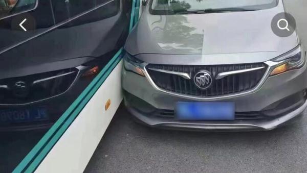 17天“碰瓷”8辆公交车，诈骗近2万元！上海一网约车司机被逮捕