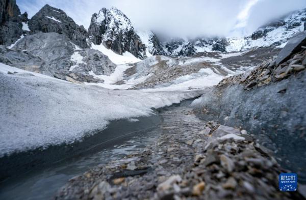 新时代中国调研行·长江篇丨玉龙雪山上的一片雪花,长江里的一滴水 新时代中国调研行·长江篇丨玉龙雪山上的一片雪花,长江里的一滴水