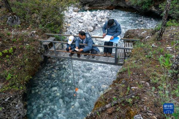 新时代中国调研行·长江篇丨玉龙雪山上的一片雪花,长江里的一滴水 新时代中国调研行·长江篇丨玉龙雪山上的一片雪花,长江里的一滴水